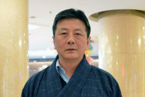翻譯獎：藏文譯漢文作者：久美多杰（藏族）         創(chuàng)作感言　　民族文學(xué)的翻譯是民族間的文化交流，它起著溝通各族人民思想感情的橋梁與紐帶作用，對于促進各民族之間互相理解、相互尊重，增進團結(jié)友誼、構(gòu)建和諧社會具有重要的意義。感謝中國作家協(xié)會，獎勵了我一匹駿馬，鼓勵我繼續(xù)做好文學(xué)翻譯工作。我會珍惜這份榮譽。