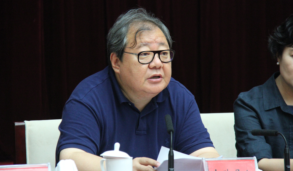 7月21日，中國作協(xié)副主席、第十一屆“駿馬獎”評獎委員會主任吉狄馬加主持全體會議