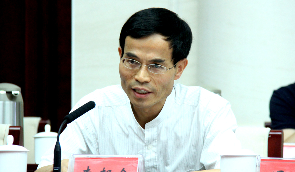 中國作協(xié)創(chuàng)研部副主任、駿馬獎評獎辦公室副主任李朝全作關(guān)于參評作品和譯者申報及公示情況的說明