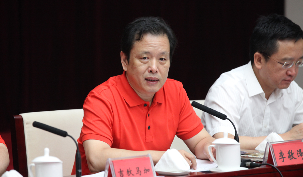 8月2日，評委會副主任李敬澤主持終評會
