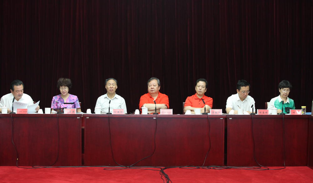 8月2日，第十一屆全國少數(shù)民族文學(xué)創(chuàng)作“駿馬獎”終評會議在北京舉行，圖為終評評委。