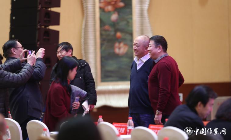 11月29日，與會(huì)者會(huì)場(chǎng)拍照留念