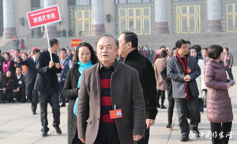 11月30日，大會(huì)開(kāi)幕式結(jié)束，與會(huì)代表走出會(huì)場(chǎng)。