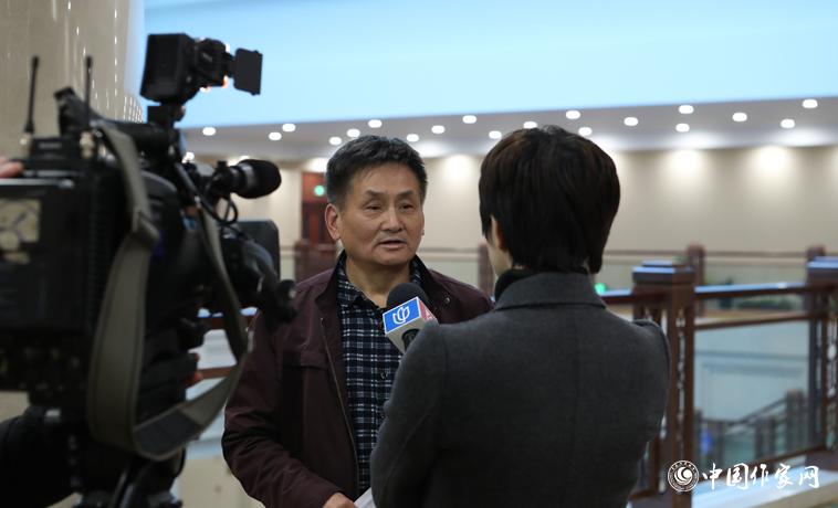 11月30日下午，葉辛接受媒體采訪