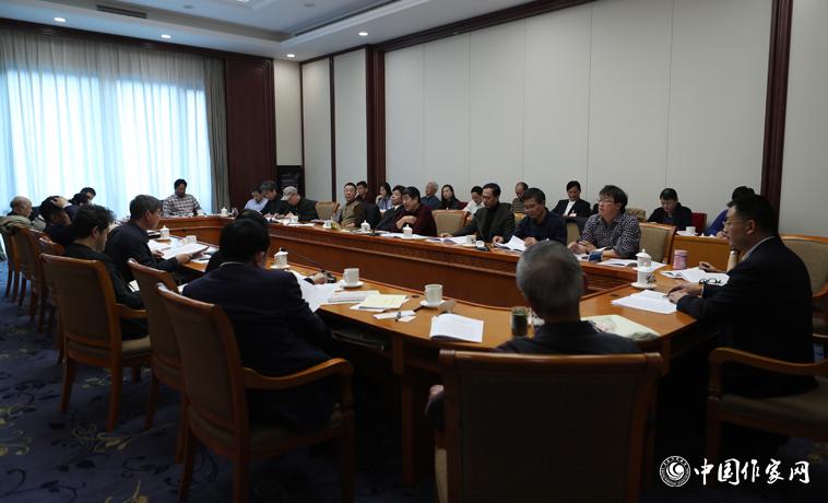 11月30日下午黑龍江、四川代表團(tuán)分組學(xué)習(xí)討論。