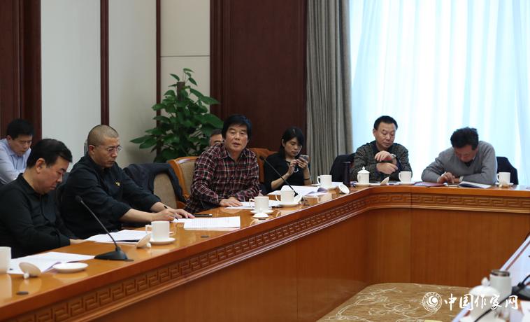 11月30日下午，趙本夫在江蘇代表團(tuán)分組討論中發(fā)言。