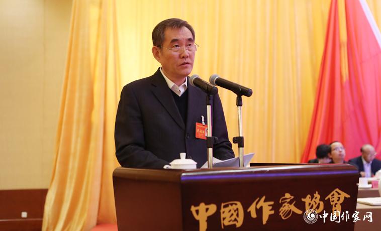 12月1日，錢(qián)小芊作《中國(guó)作家協(xié)會(huì)第八屆全國(guó)委員會(huì)工作報(bào)告》。