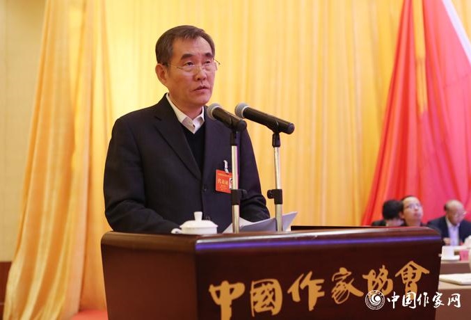 中國(guó)作協(xié)第九次全國(guó)代表大會(huì)舉行第二次全體會(huì)議，錢(qián)小芊作工作報(bào)告