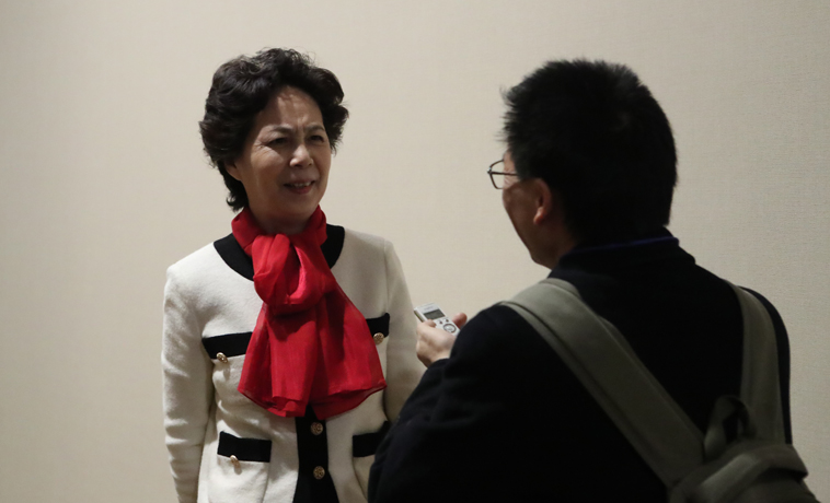 12月1日，代表范小青接受媒體記者采訪。