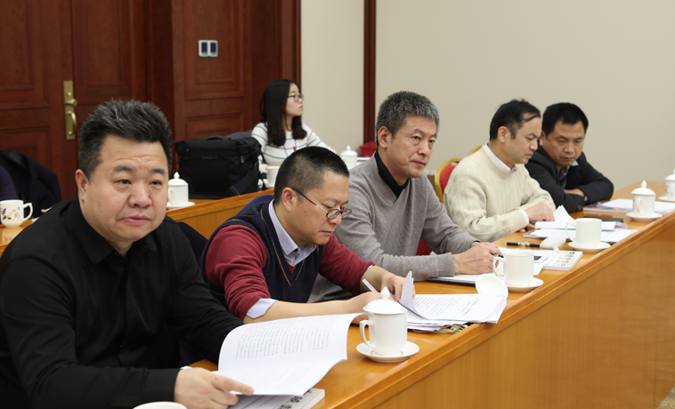 12月1日，中國(guó)作協(xié)代表團(tuán)分組學(xué)習(xí)討論。