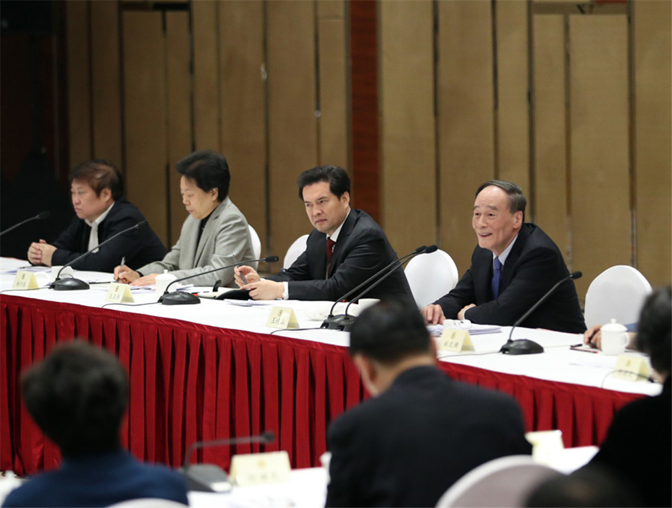 王岐山看望共青團(tuán)、總工會、婦聯(lián)、青聯(lián)界委員并參加討論
