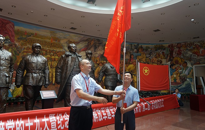 深入歷史現(xiàn)場(chǎng)，挖掘英雄事跡