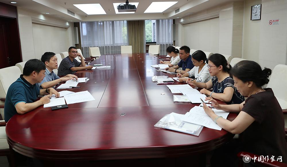 7月24日，全體會議結束后，小說二組召開小組會議