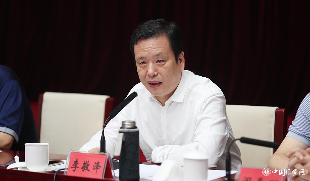 8月4日，李敬澤主持第十屆兒獎評委會第六次全體會議