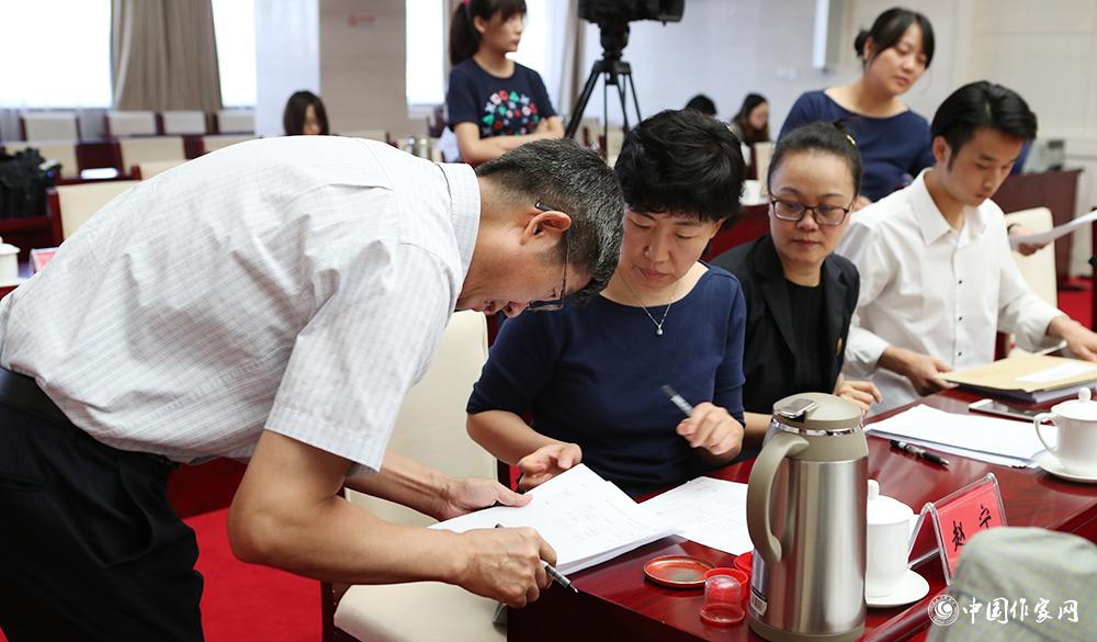 8月4日，紀律監(jiān)察組人員審核選票結果