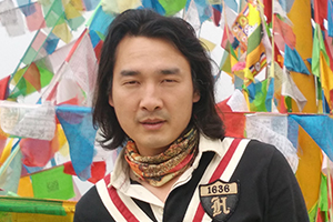 報告文學：獲獎作品《夢想是生命里的光》作者：舒輝波         獲獎感言　　優(yōu)秀的文學作品是藝術的，也一定是科學的。在今后的寫作中，除了多讀書、勤思考，把自己的寫作放在世界范圍內來考量，視界開闊之外，還得多做田野調查，去看、去問、去聽，去發(fā)現(xiàn)、去感覺、去歡笑、去流淚。和孩子們共悲欣，同成長。
