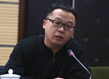 石華鵬：批評家的理想和理想的批評家“剜爛蘋果·銳批評”叢書出版意義，一是對文學(xué)批評生態(tài)的平衡；二是對真誠銳利批評的倡導(dǎo)。[詳細(xì)]
