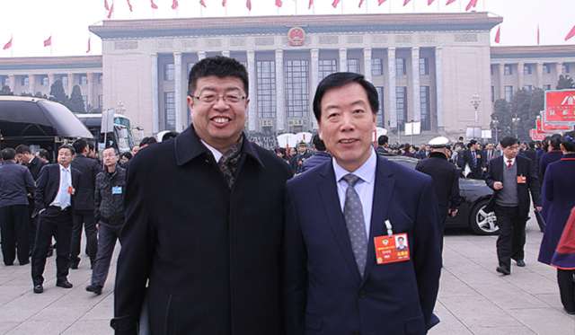 政協(xié)委員陳崎嶸（右）、張頤武