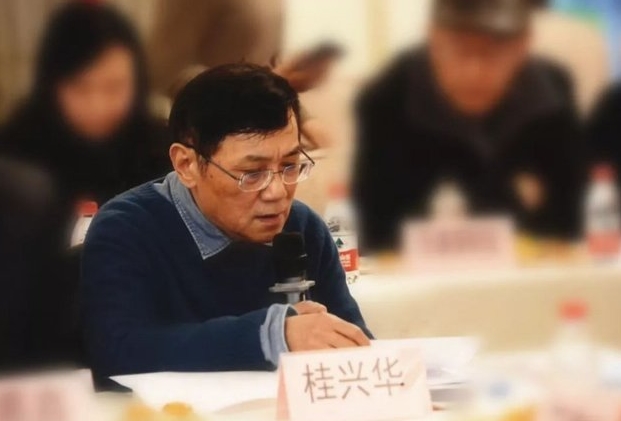 從《鄧小平之歌》到《興業(yè)路上》——桂興華長詩座談會紀要為了紀念中國改革開放40周年，經(jīng)過國家廣播電視新聞出版總局的審核批準，上海著名詩人桂興華先生20多年前寫作的《鄧小平之歌》今年馬上要出版新的朗誦版。同時為了迎接建黨100周年，桂先生正在創(chuàng)作一部長詩《興業(yè)路上》，是列入上海市重大文藝創(chuàng)作項目重要的作品，今天我們就圍繞這兩部作品舉行一個研討會……[詳細]