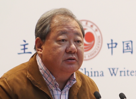 吉狄馬加：文學(xué)是讓我們靈魂相通的紐帶今天是一個復(fù)雜的世界，人類面臨著共同的困境、機遇和挑戰(zhàn)，命運前所未有地聯(lián)結(jié)在一起。[詳細(xì)]