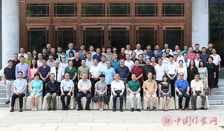 7月28日，第七屆魯迅文學(xué)獎(jiǎng)全體評(píng)委合影