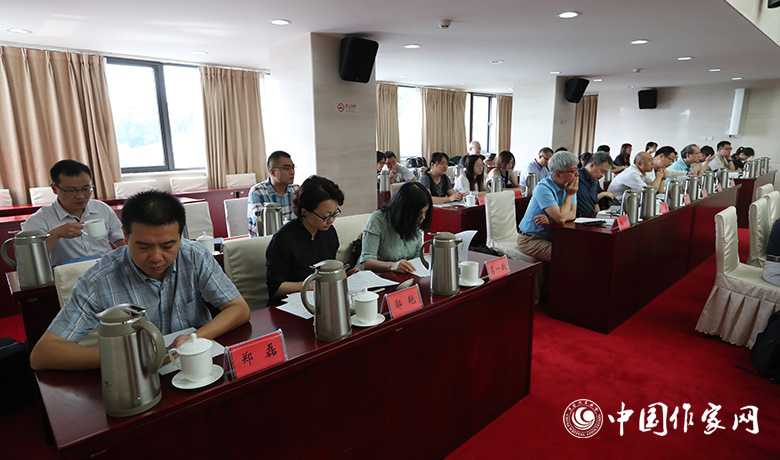 7月28日，第七屆魯迅文學(xué)獎(jiǎng)各評(píng)委會(huì)全體會(huì)現(xiàn)場