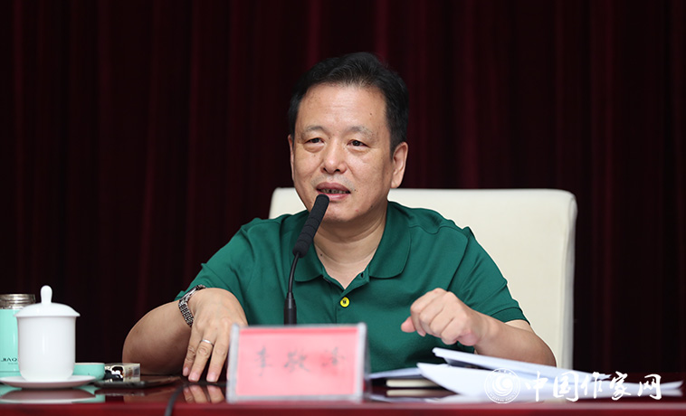8月11日，李敬澤在終評(píng)會(huì)上介紹投票規(guī)則并宣布了各獎(jiǎng)項(xiàng)的計(jì)票結(jié)果