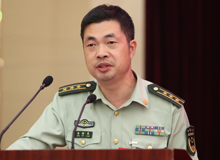 鄭潤良：書寫無愧于時(shí)代的強(qiáng)軍故事　　軍旅青年作家方陣整體上呈現(xiàn)出強(qiáng)勁不息的創(chuàng)作風(fēng)貌，特別是新生代軍旅作家群體的崛起。[詳細(xì)]