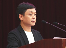 楊慶祥：這是一個(gè)人民的世紀(jì)　　時(shí)代從來不主動(dòng)呈現(xiàn)其面容和形式。光榮屬于那些執(zhí)著探索和艱苦書寫的靈魂。[詳細(xì)]