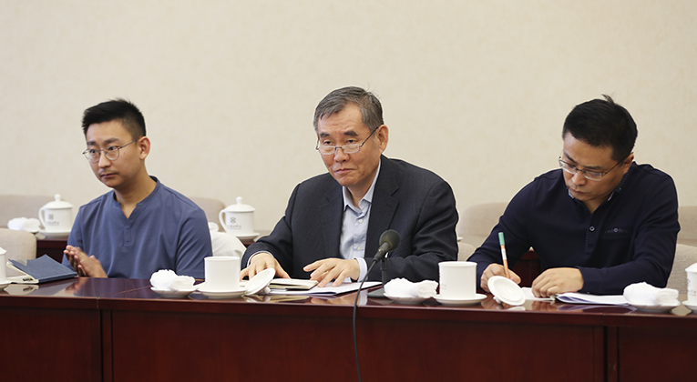 中國作協(xié)黨組書記、副主席錢小芊參加分組討論