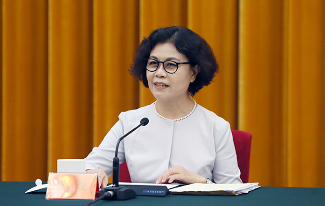 中國(guó)文聯(lián)主席、中國(guó)作協(xié)主席鐵凝主持座談會(huì)