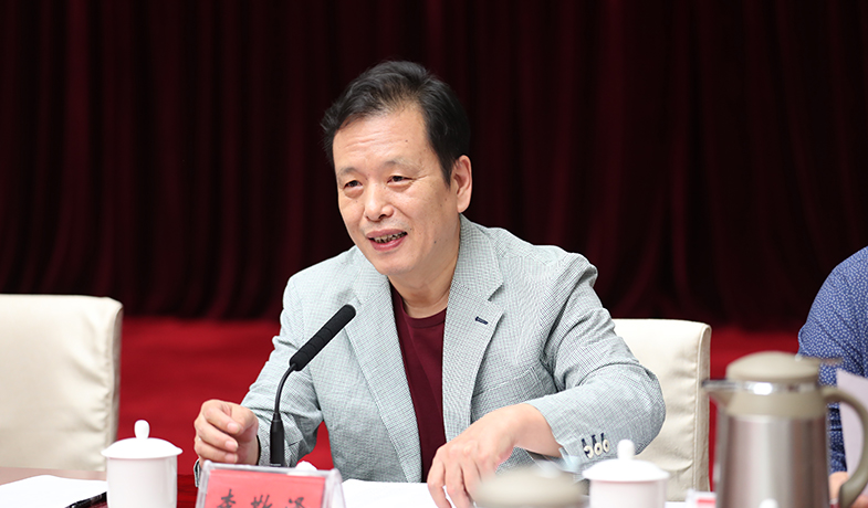 8月16日，評(píng)委會(huì)副主任李敬澤在第七次全體會(huì)上作投票說(shuō)明、宣布計(jì)票結(jié)果并公布獲獎(jiǎng)作品