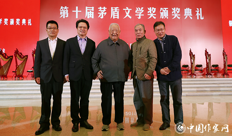 10月14日，第十屆茅盾文學(xué)獎(jiǎng)?lì)C獎(jiǎng)典禮在中國(guó)博物館舉行