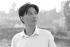 散文獎：《那條叫清江的河》作者：徐曉華(土家族)         獲獎感言　　這份殊榮不是我一個人的，而是我們警隊的榮光。這絕不是一句套話。我是一名有36年警齡的基層警察，在打擊違法犯罪、維護社會治安、服務(wù)人民群眾的過程中，與市民、村民們建立了深厚的情誼，也得到了他們的理解、支持和信任。這充分地體現(xiàn)于我的創(chuàng)作過程和作品中……