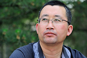 詩歌獎：《西北辭》作者：馬占祥(回族)         獲獎感言　　回顧30年來的詩歌創(chuàng)作，我始終對生存的土地和身邊人群抱有感恩之心：他們不但成就了我，也成全了我的詩歌。詩歌是我向他們致敬的惟一方式。我將繼續(xù)寫下去，用文字回報他們贈予我的溫暖和信心。由衷地要說的一句話是：在這個偉大的時代、偉大的國度寫作詩歌是我無上的榮耀……
