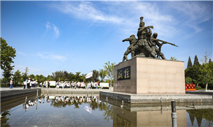 英雄地綻放幸?；?紅土地變身美家園