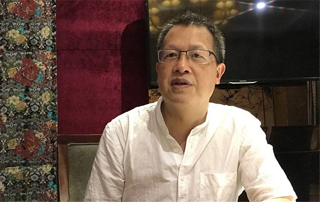 羅偉章《誰在敲門》：每個時代下的人們，骨髓里都敲打著古歌