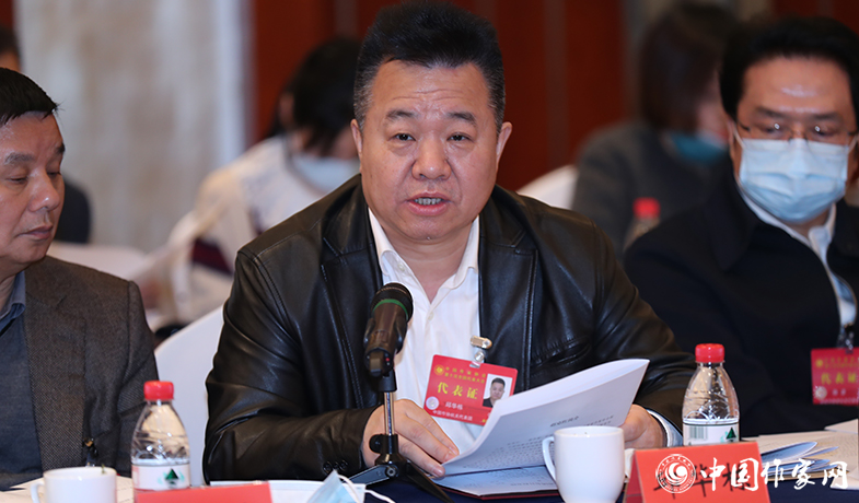 12月12日，中國作家協(xié)會第九屆主席團(tuán)第九次會議在北京舉行。中國作協(xié)書記處書記邱華棟在會議上宣讀文件