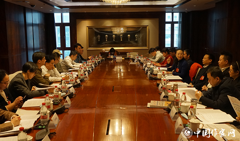 重慶、海南代表團(tuán)討論張宏森所作工作報(bào)告