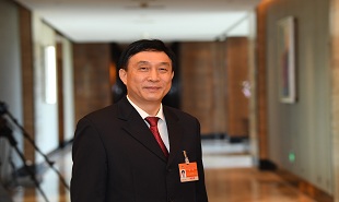 全國(guó)政協(xié)委員、江蘇省政協(xié)副主席、南京師范大學(xué)教授朱曉進(jìn)