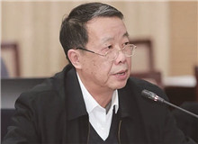 胡平：《講話》精神的發(fā)揚光大《講話》是毛澤東同志影響最深遠的著作之一，文藝界從未間斷過對其精神的學習、理解和貫徹。[詳細]