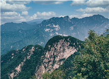 【輯一】南部山區(qū)：這是我的出生之地，也將是我的死去之地群山在背后，他古風(fēng)依舊/蒼天在上，皺紋和傷疤都被曬成了慈祥[詳細(xì)]