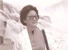 【凌　力】	吳秉杰丨《凌力：尋找歷史與現(xiàn)實(shí)有價(jià)值聯(lián)系的一面》；	劉詩(shī)宇丨《<少年天子>：皇權(quán)下的“精神病象”》。