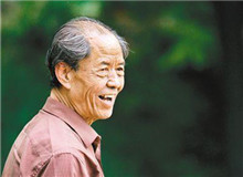 【陳忠實(shí)】	李國(guó)平丨《陳忠實(shí)：將自己滾燙的手指按在時(shí)代的脈搏上》；	邢小利丨《現(xiàn)實(shí)主義：從柳青到陳忠實(shí)》。