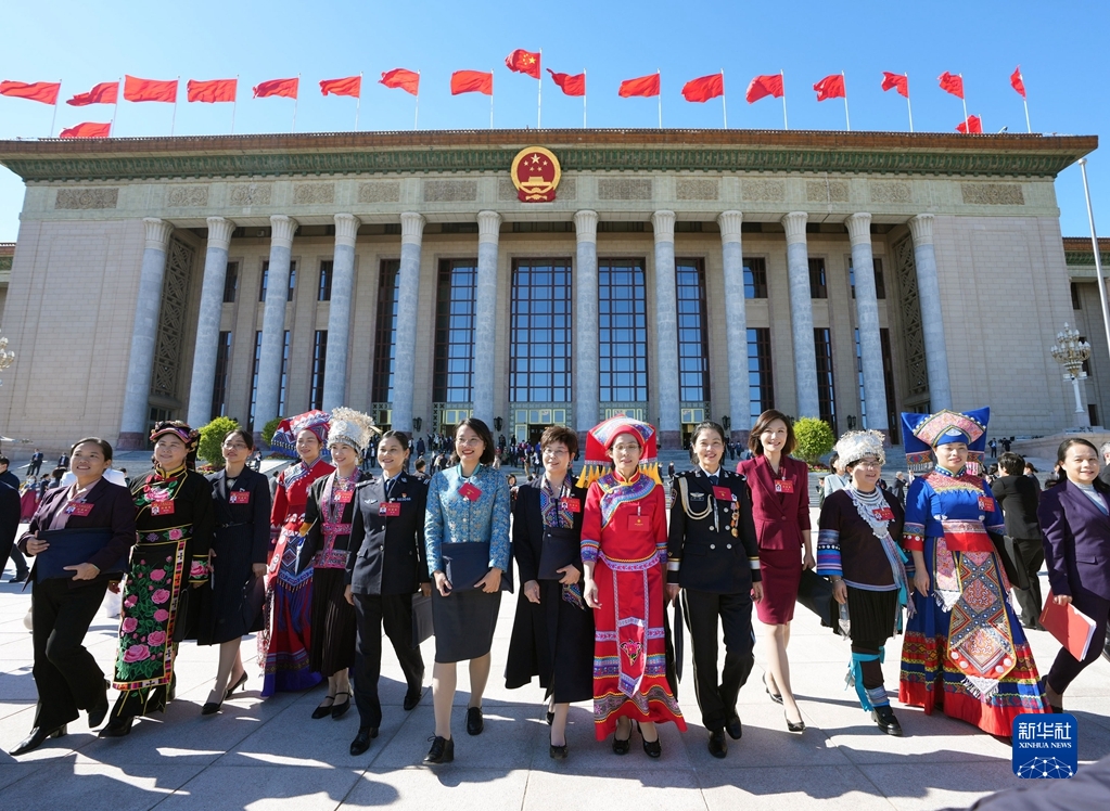 10月22日，中國共產(chǎn)黨第二十次全國代表大會閉幕會在北京人民大會堂舉行。這是閉幕會后，代表走出人民大會堂。