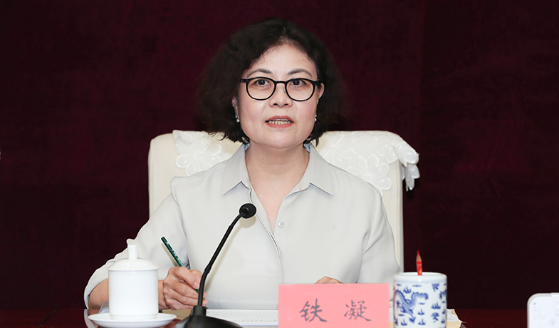 8月25日，中國作協(xié)主席鐵凝在會(huì)上講話