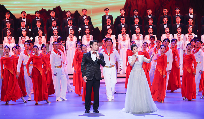 王麗達(dá)、張英席演唱歌曲《不忘初心》