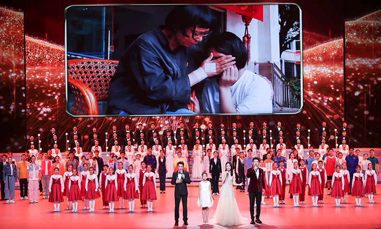 蔡國慶、龔爽、馬佳、田覓蜜演唱歌曲《新征程，我們一起遠(yuǎn)航》