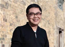 湖南文藝出版社：相信高峰就在前方　　惟楚有材，于斯為盛。成立于1985年的湖南文藝出版社，一直是南中國(guó)原創(chuàng)文學(xué)出版的重鎮(zhèn)。[詳細(xì)]