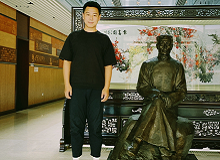 鮑磊：林白的作品溫暖了我二十年的歲月　　第一次讀林白的作品是在2002年11月，我在山西五臺山進(jìn)行一個(gè)月的寫生的時(shí)候……[詳細(xì)]